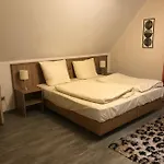 Apartment-pension Schwalbennest 3* ヘルツォーゲンアウラッハ