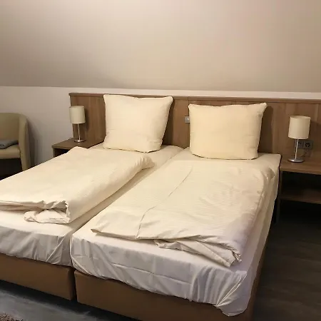 Apartment-pension Schwalbennest Guest house Herzogenaurach